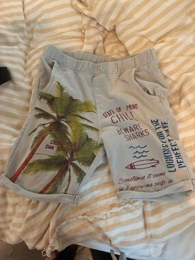 ZARA. Kids Light Gray Palm-Print Shorts - Beach Graphic. 10